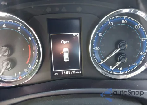 2018 Toyota Corolla Se z USA, uszkodzony, nr VIN 5YFBURHE3JP839262